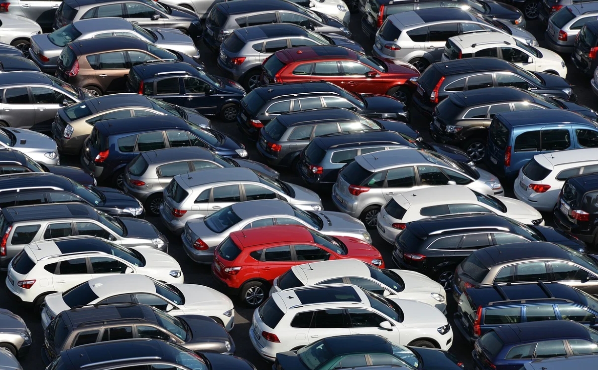 单日新增报废1.3万份 “以旧换新”助力8月新能源环比增长17%